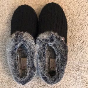 Brand new plush foam Bibs by Sketchers